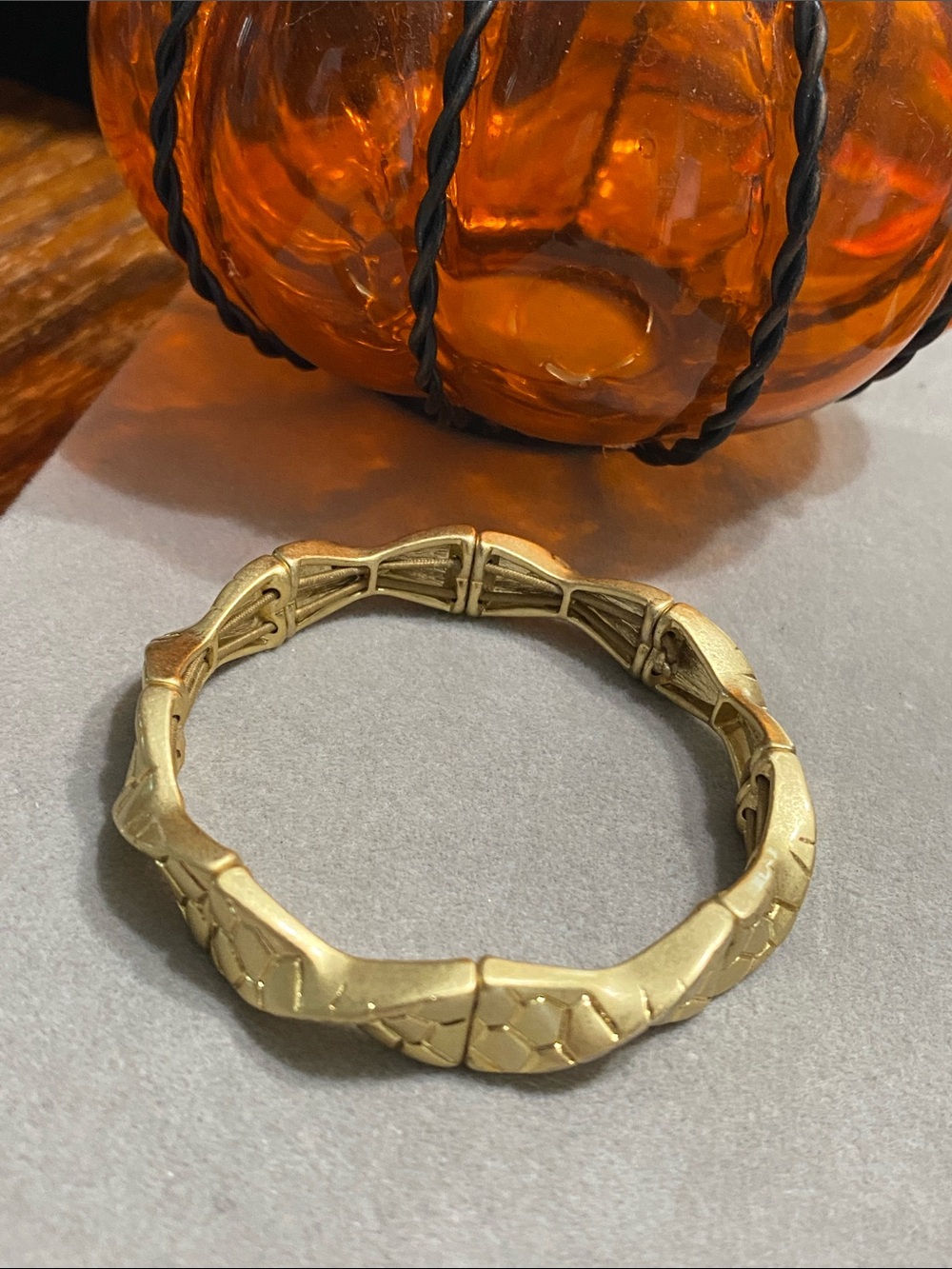 Gold Tone Sculpted Link Stretchy Bracelet